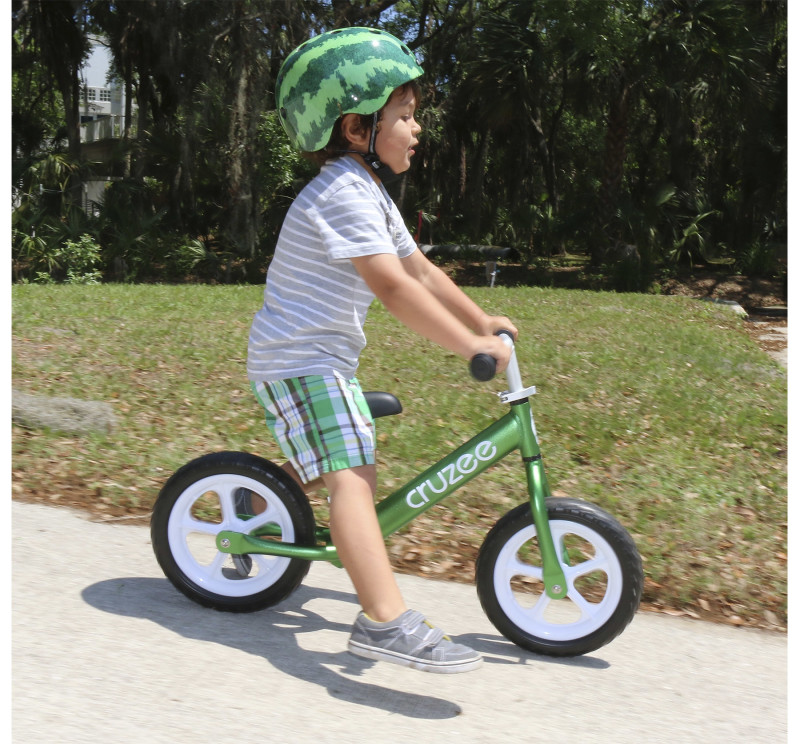 Cruzee Balance Bike OvO Ultralite Green Action Melong Helmet