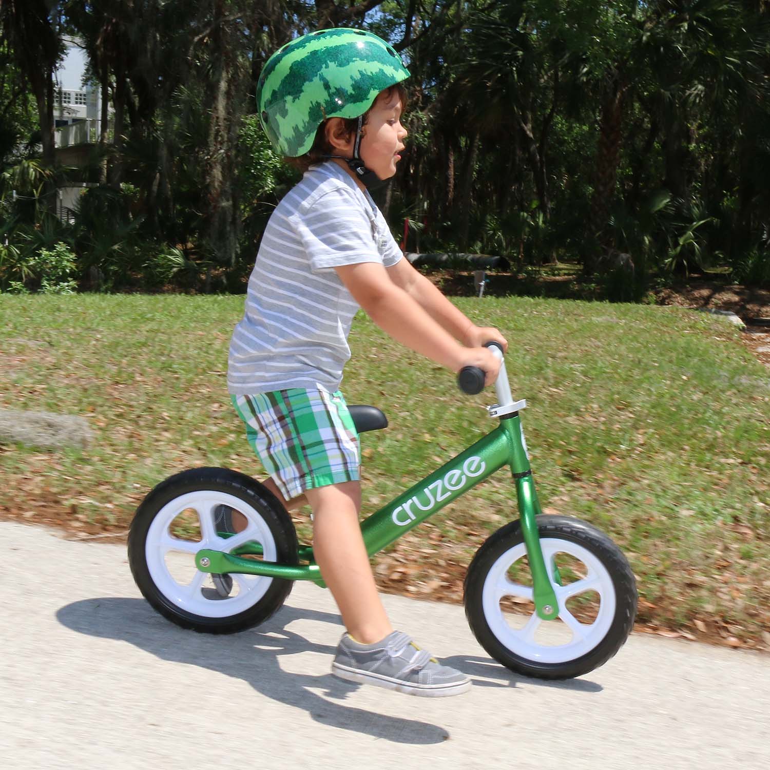 cruzee-balance-bike-green-with-white-wheels-action