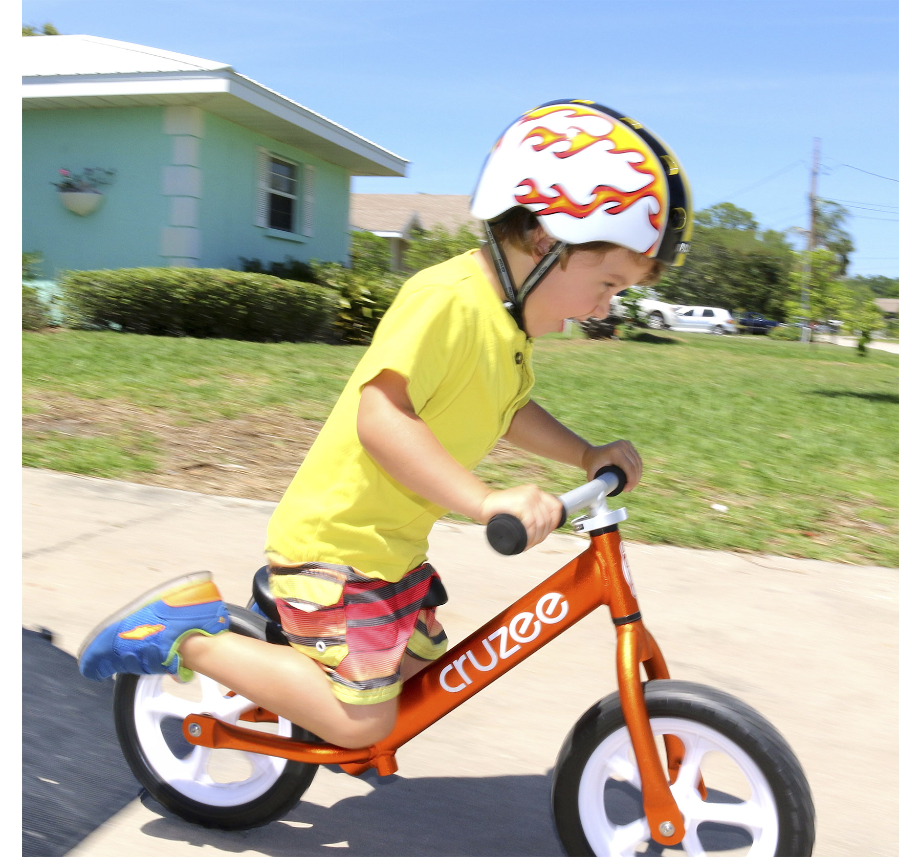 Cruzee Balance Bike OvO Ultralite Orange Action Melon Helmet